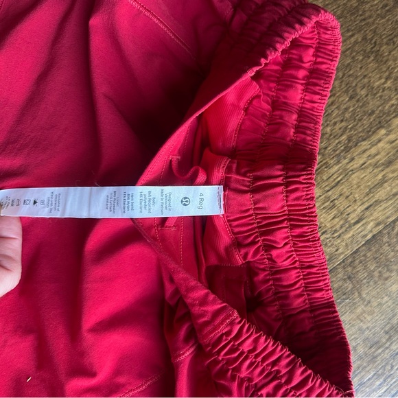 Lululemon Hotty Hot LR shorts in red, size 4 - Picture 3 of 4